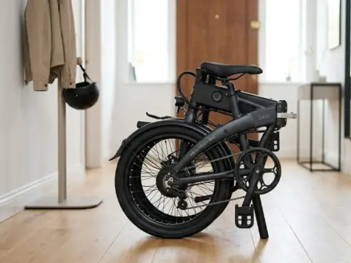 Składany rower elektryczny Volta G400. Sprawdź, co obejmuje gwarancja roweru, by mieć pewność bezpiecznej jazdy. Kask i kurtka czekają.