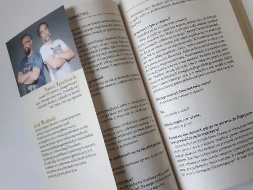 Tomasz Kwaśniewski i Jacek Masłowski, czasem czuły, czasem barbarzyńca, rozmawiają o bliskości i przytulaniu.