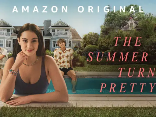 Tego lata stałam się piękna, a obok basenu siedzą dwaj chłopcy. Amazon Original.