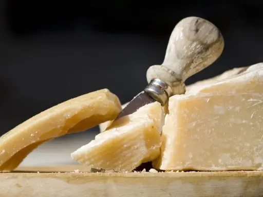 Ser halloumi: kalorie, białko i dieta jeść czy unikać?
