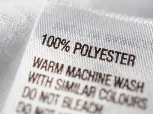 Etichetta: 100% poliestere. Come si lava: lavaggio in lavatrice a caldo con colori simili. Non candeggiare.