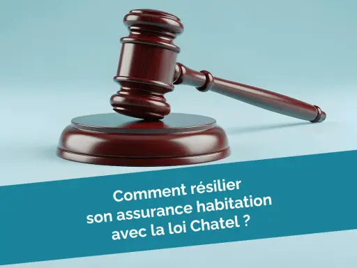 Marteau de juge sur fond bleu, symbolisant la loi Chatel pour résilier son assurance habitation.