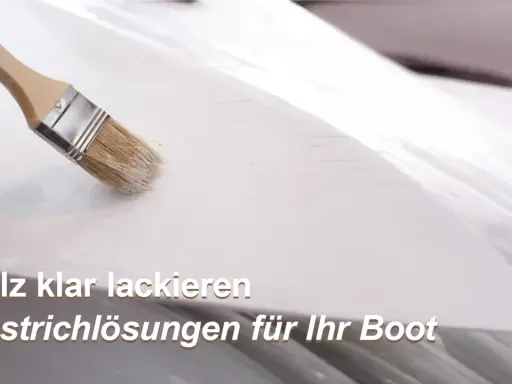 Mit einem Pinsel wird eine weiße Oberfläche bearbeitet. Holz klar lackieren für Ihr Boot.