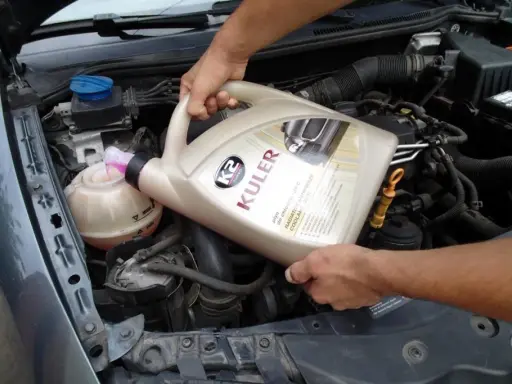 Ile płynu do chłodnicy Seat Leon? Tabela pojemności i typ płynu