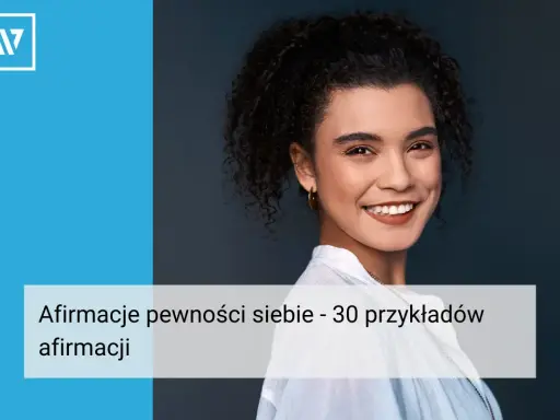 Uśmiechnięta kobieta z kręconymi włosami, tekst o afirmacji pewności siebie.
