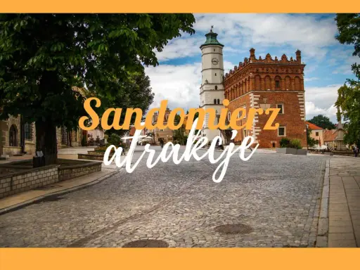 Sandomierz: fajne miejsca w świętokrzyskim na weekend. Rynek z Ratuszem i kamieniczkami zaprasza na spacer.
