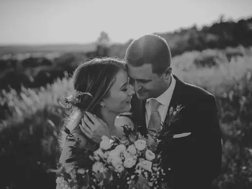 Jak wybrać fotografa ślubnego? Poradnik, by uniknąć błędów!