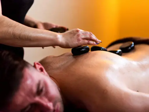 Męskie SPA Kraków: Jak wybrać idealny zabieg i salon?