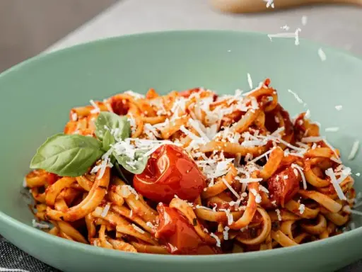 Spaghetti Neapolitana: Przepis w stylu Kwestii Smaku sukces gwarantowany!