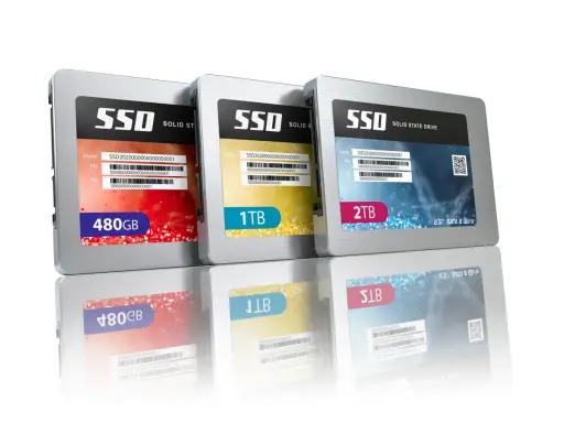 Różne rodzaje dysków SSD: 480GB, 1TB i 2TB, prezentowane w eleganckich obudowach.