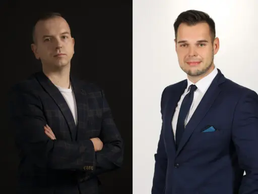 Dwaj mężczyźni w garniturach, jeden na ciemnym tle, drugi na jasnym.
