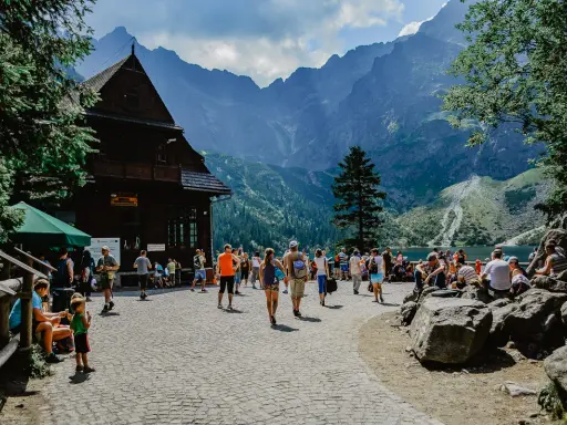 Zakopane: Co zwiedzić? Atrakcje, szlaki, termy i jak uniknąć tłumów