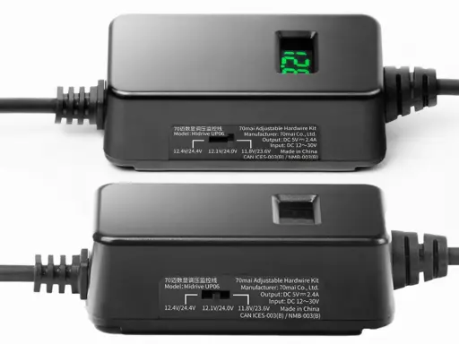 Zestaw 70mai hardwire kit jak podłączyć. Dwa moduły z wyświetlaczem LED i oznaczeniami technicznymi.