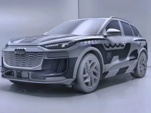 Przyszłościowy Audi Q6 e-tron w szarym kamuflażu, z charakterystycznym grillem i nowoczesnymi światłami LED.