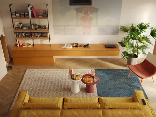 Un divano giallo accogliente, tavolini con pizza e popcorn, e una proiezione sul muro: perfette idee salotti piccoli per serate cinema.