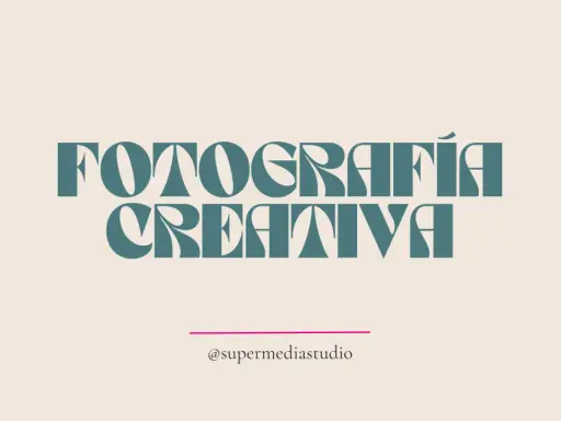 Texto en tipografía estilizada: "FOTOGRAFÍA CREATIVA". Debajo, una línea rosa y el nombre de usuario "@supermediastudio".