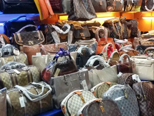 Turcja: Podróbki w walizce? Poznaj ryzyko i kary (max. 5 lat więzienia)