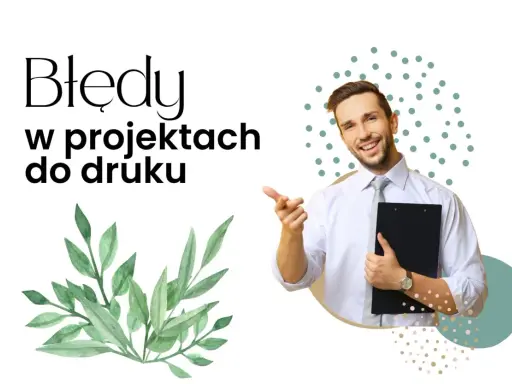 Uśmiechnięty mężczyzna z teczką wskazuje na tekst "Błędy w projektach do druku".