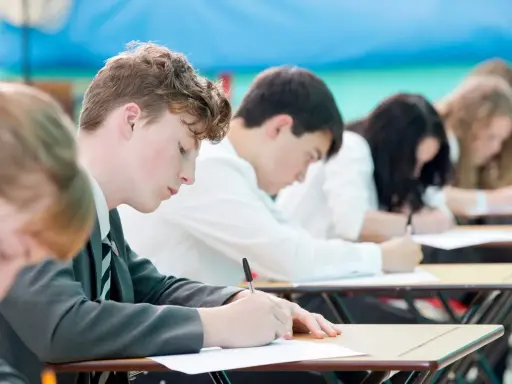 Liceum a staż pracy: 4 lata do urlopu, co z emeryturą?