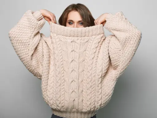Gryzący sweter? Sprawdzone sposoby na miękkość i komfort noszenia