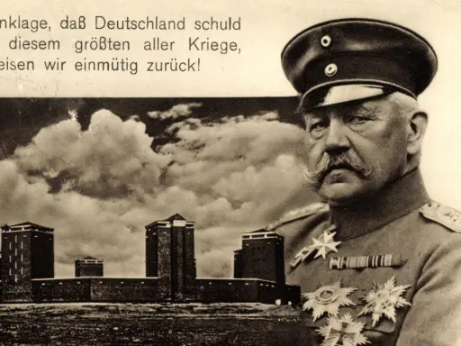 Ein deutscher General lehnt die Kriegsschuld des 1. Weltkriegs ab. Im Hintergrund eine Festung.