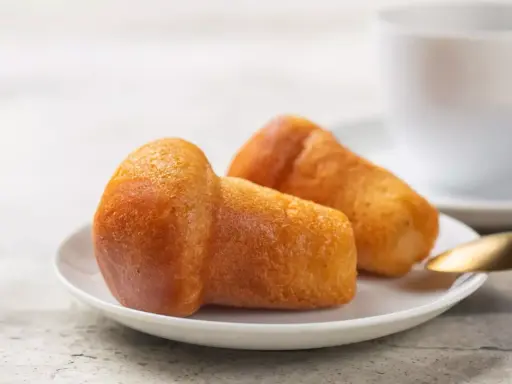 Babà Napoletano: Storia, Ricetta e Dove Assaggiare il Migliore