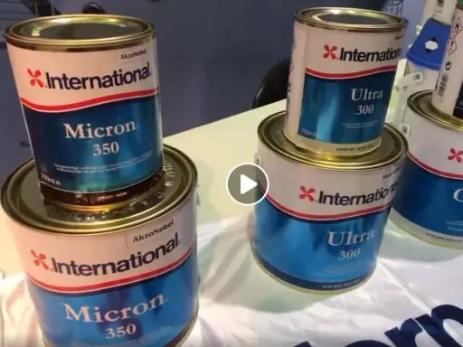 Boîtes de peinture antifouling International Micron 350. Avis sur ce produit pour protéger votre bateau.