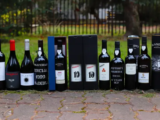 Gdzie kupić wino Madera? Przewodnik po sklepach, cenach i wyborze