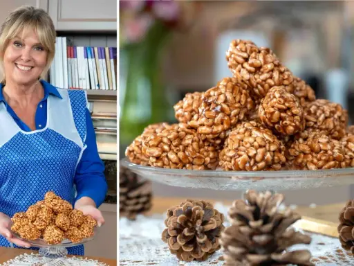 Uśmiechnięta kobieta w fartuchu prezentuje talerz z chrupiącymi szyszkami z ryżu preparowanego. Obok leżą prawdziwe szyszki.
