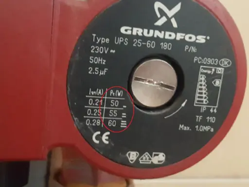 Tabliczka znamionowa pompy Grundfos UPS 25-60. Pomocne przy wyborze jaka przetwornica do pieca gazowego, pokazuje pobór mocy 50-60W.