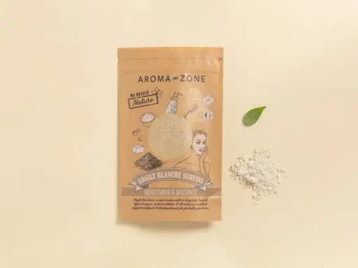 Confezione di argilla bianca Aroma-Zone, nota per le sue proprietà addolcenti e lenitive. Ideale per pelli sensibili.
