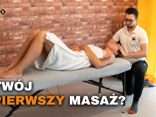 Mężczyzna wykonuje masaż głowy kobiecie leżącej na kozetce. To Twój pierwszy masaż?