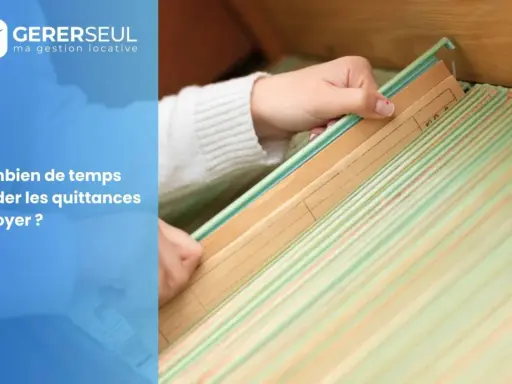 Maintenant, vous savez combien de temps garder les quittances de loyer. Une main trie des dossiers suspendus dans un classeur.