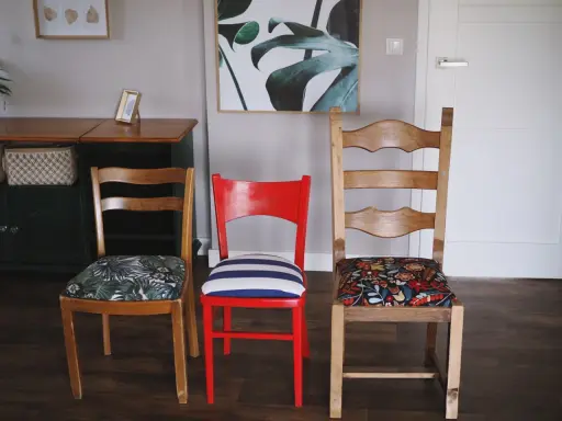 Jak obić krzesło samodzielnie? Poradnik DIY krok po kroku