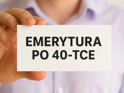 Karta z napisem "EMERYTURA PO 40-TCE". Zastanawiasz się, dla kogo wcześniejsza emerytura?