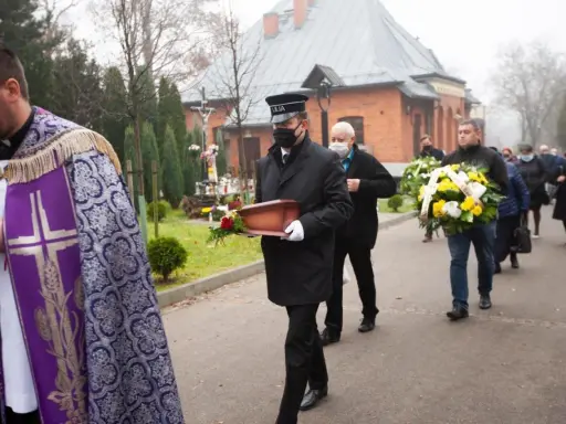 Pogrzeby w Polsce: W które dni są niemożliwe? Sprawdź, zanim zaplanujesz!