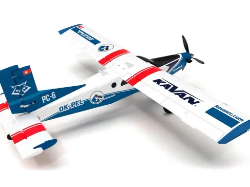 Ein detailgetreues Modell des **Pilatus PC-6** mit der Kennung "OK-PEL" und dem Schriftzug "KAVAN" auf den Flügeln.