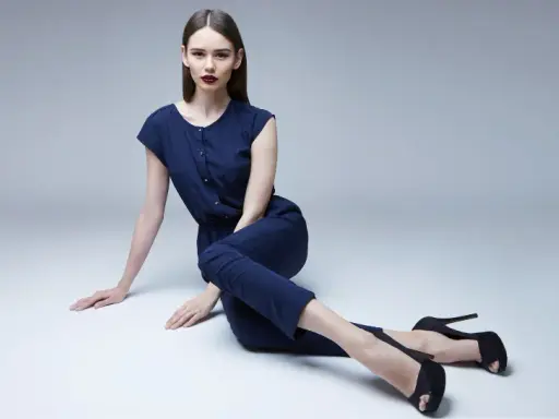 Buty do granatowego kombinezonu: idealne połączenia na każdą okazję