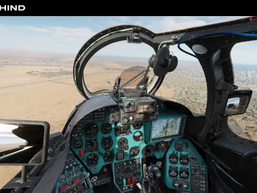 Widok z kokpitu Mi-24P Hind w DCS World Steam Edition. Lądujemy w pobliżu miasta nad pustynią.