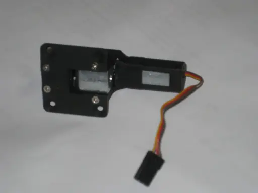 Elektrisches Einziehfahrwerk für Modelle bis 8 kg. Dieses kompakte System mit Kabel und Stecker ist bereit für den Einbau.