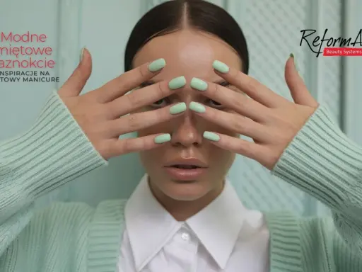 Modne paznokcie miętowe z subtelnym szarym akcentem. Inspiracja na wiosenny manicure.