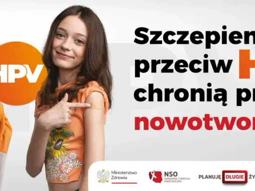 Dzieci z plastrami po szczepieniu przeciw HPV. "Szczepienia przeciw HPV chronią przed nowotworami". Mam HPV co dalej? Zapytaj lekarza.