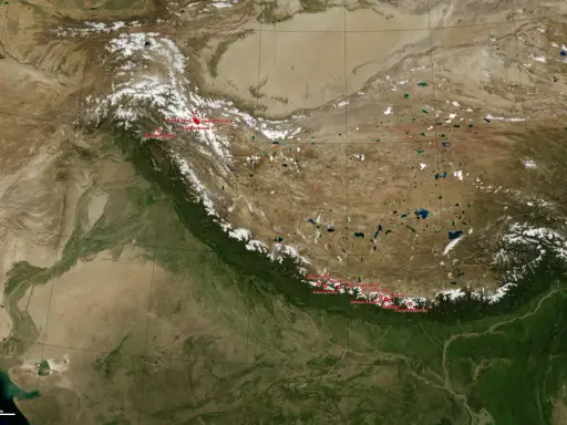 Gdzie jest K2? Mapa satelitarna Himalajów z zaznaczonymi szczytami, w tym K2, Broad Peak, Nanga Parbat i Mount Everest.