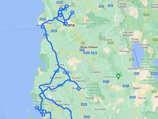 Trasa drogowa przez Albanię, pokazująca główne **lotniska w Albanii** i miasta takie jak Tirana, Durrës, Fier i Korcza.