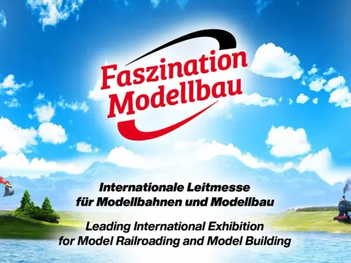 Faszination Modellbau: Internationale Leitmesse für Modellbahnen und Modellbau in Friedrichshafen. Ein Flugzeug, Bagger, Zug und Segelboot sind zu sehen.