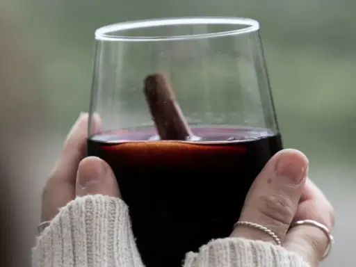 Jak pić grzańca? Odkryj sekrety idealnego smaku i aromatu