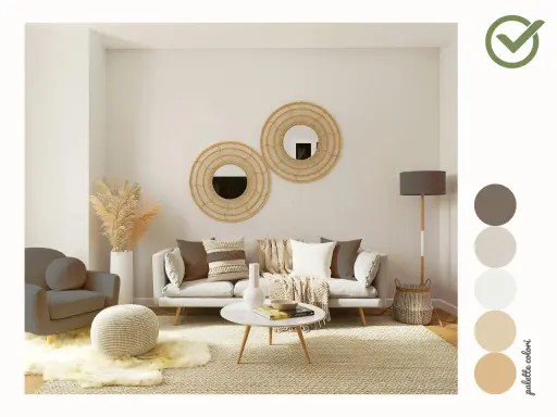 Soggiorno accogliente con divano, poltrona e pouf. Specchi rotondi in rattan e una palette colori neutri arredamento creano un'atmosfera rilassante.