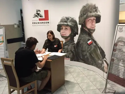 Rekrutacja do wojska: Ile trwa? Od WCR do munduru jak skrócić czas?