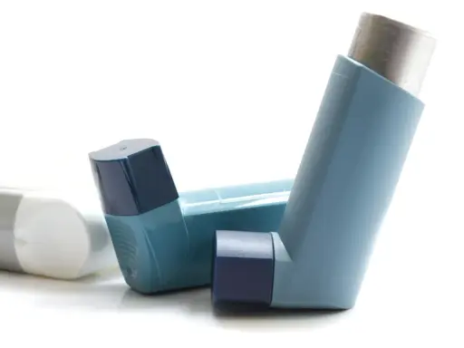 Inhalatoren, die bei COPD-Cortison-Dauertherapie eingesetzt werden.