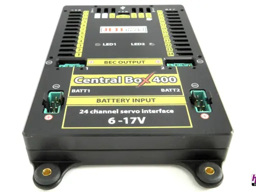 Jeti Central Box 400 mit 24-Kanal-Servoschnittstelle für 6-17V. Ideal für Modellbauer, die eine zentrale Steuereinheit suchen.